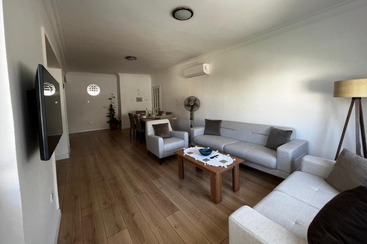 Stylish 3 Bedroom Apartment In كيرينيا المظهر الخارجي الصورة