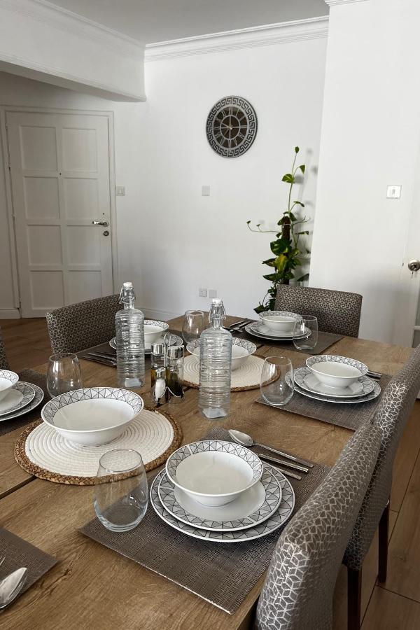 Stylish 3 Bedroom Apartment In كيرينيا المظهر الخارجي الصورة