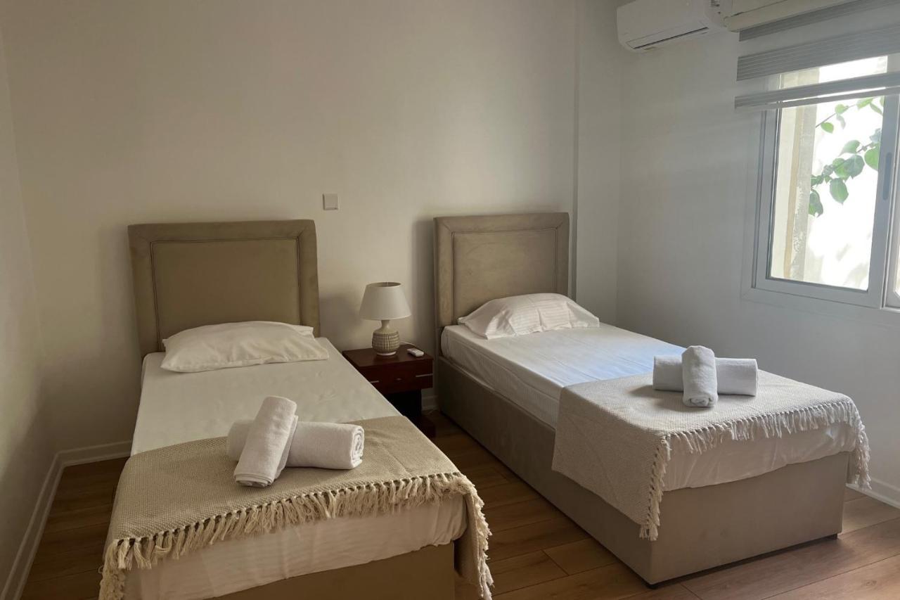 Stylish 3 Bedroom Apartment In كيرينيا المظهر الخارجي الصورة