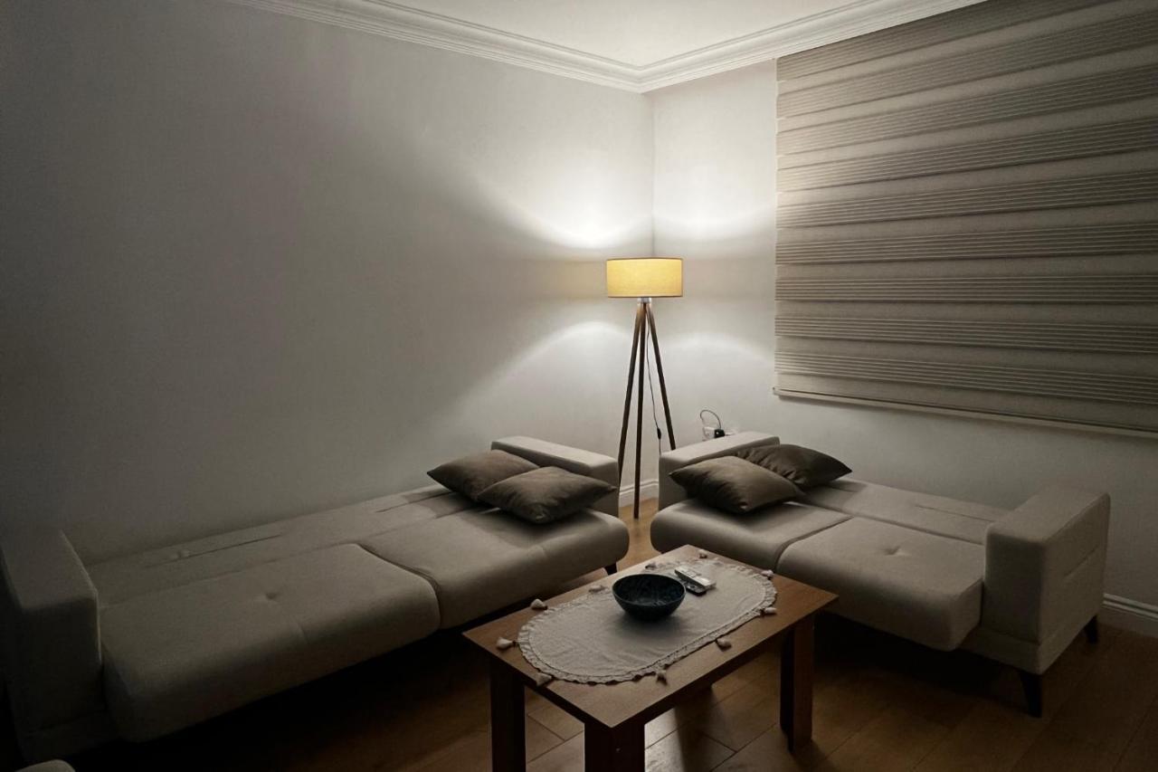 Stylish 3 Bedroom Apartment In كيرينيا المظهر الخارجي الصورة