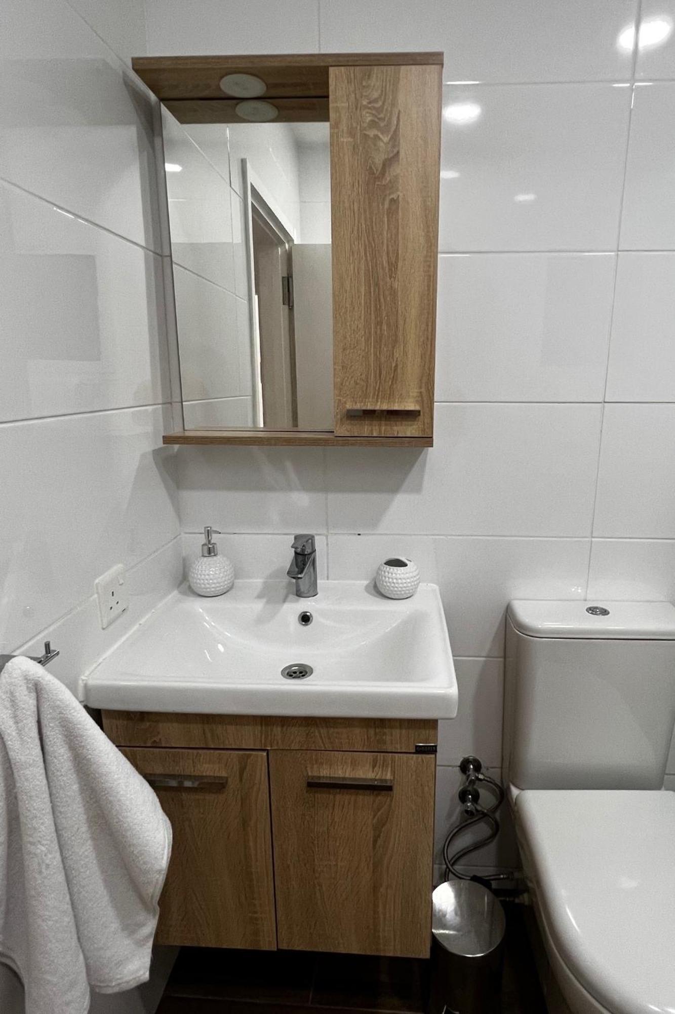 Stylish 3 Bedroom Apartment In كيرينيا المظهر الخارجي الصورة