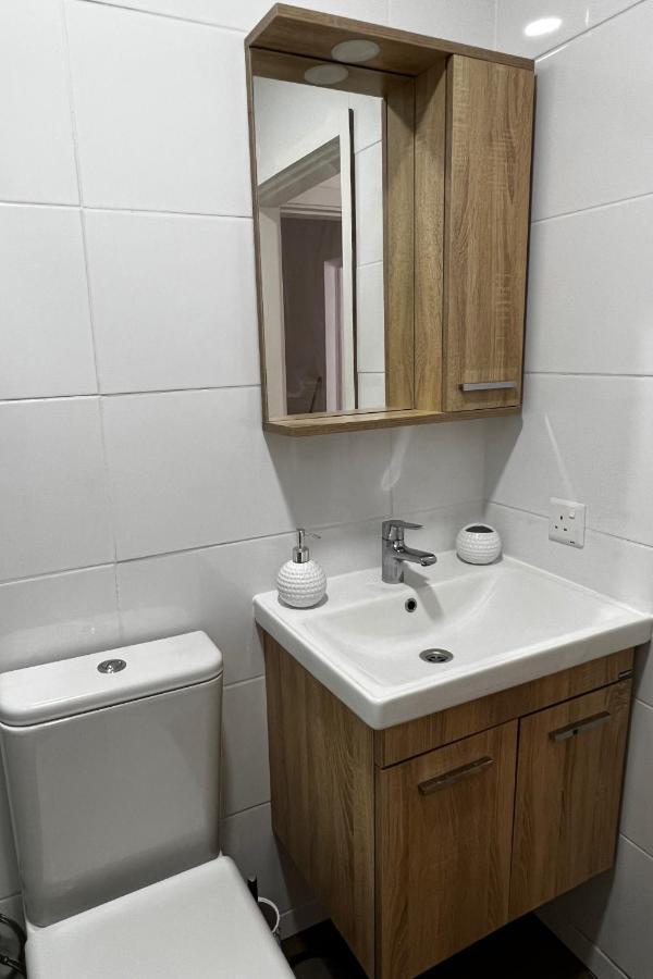 Stylish 3 Bedroom Apartment In كيرينيا المظهر الخارجي الصورة