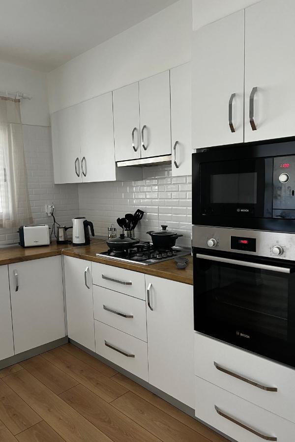 Stylish 3 Bedroom Apartment In كيرينيا المظهر الخارجي الصورة
