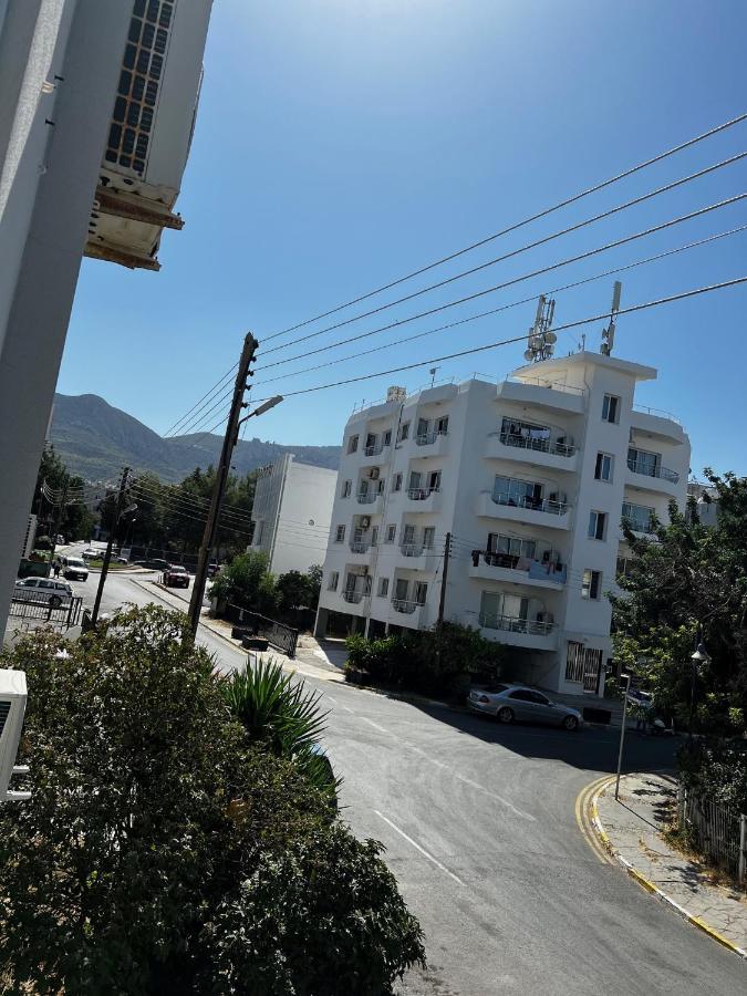 Stylish 3 Bedroom Apartment In كيرينيا المظهر الخارجي الصورة