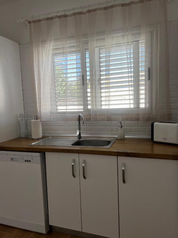 Stylish 3 Bedroom Apartment In كيرينيا المظهر الخارجي الصورة