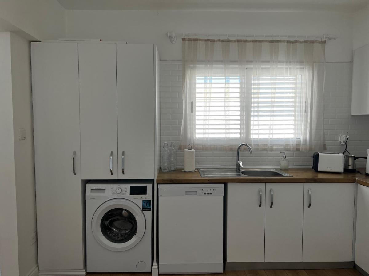 Stylish 3 Bedroom Apartment In كيرينيا المظهر الخارجي الصورة