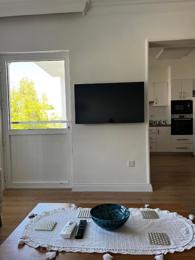 Stylish 3 Bedroom Apartment In كيرينيا المظهر الخارجي الصورة